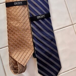 NEW DKNY DONNA KAREN NEW YORK NECK TIE (2) pair